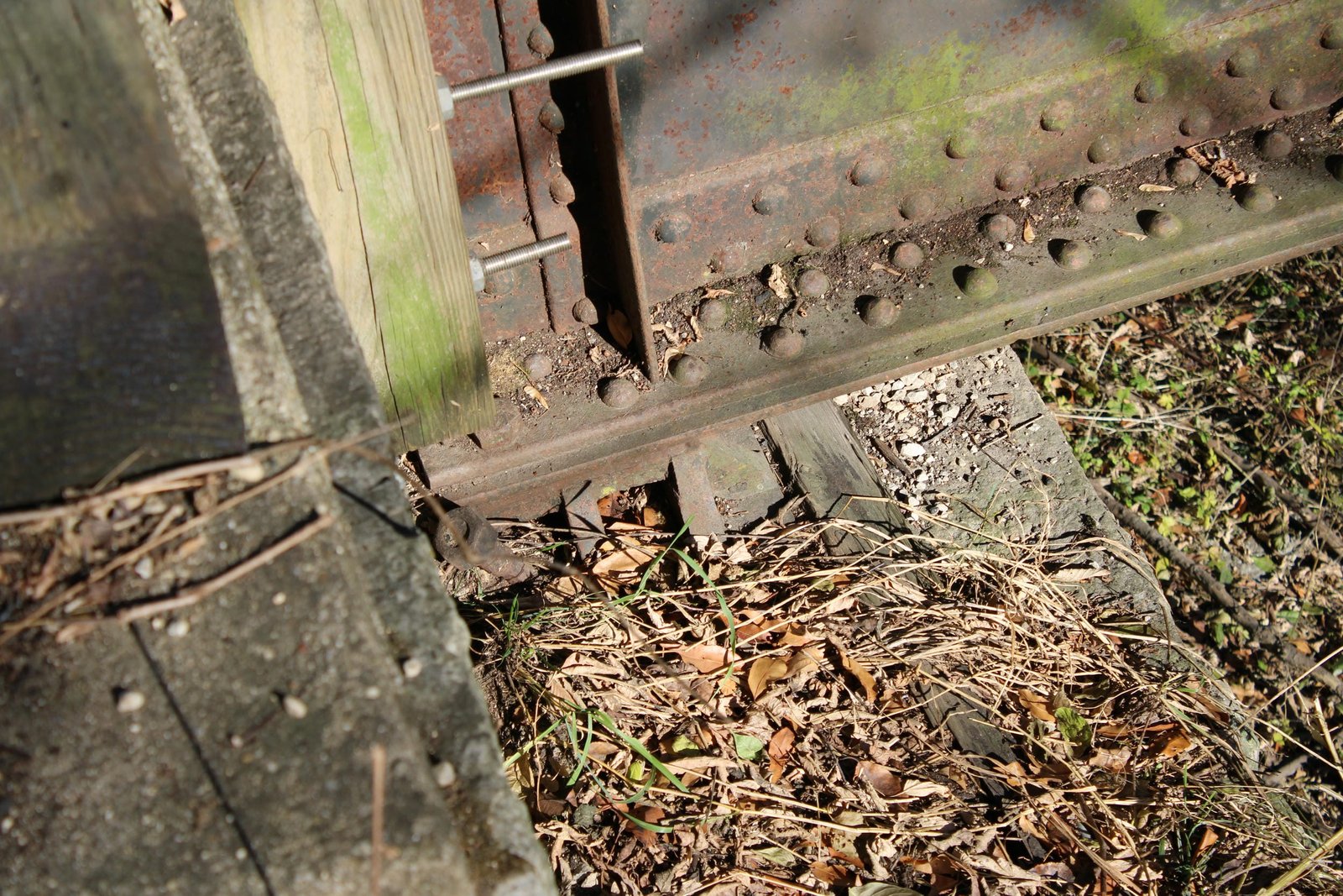 Failing timber bearing block